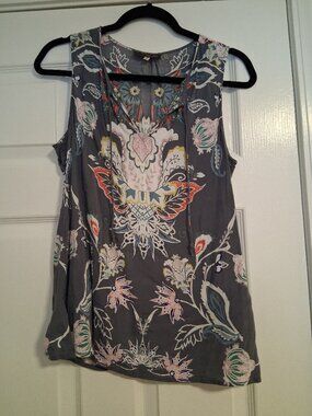 crosby. brand boho blouse, grey with white and multicolored flowers. Size L